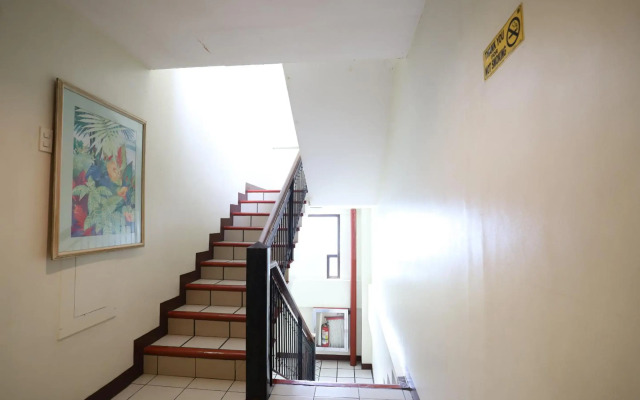 OYO 210 Apple Tree Suites
