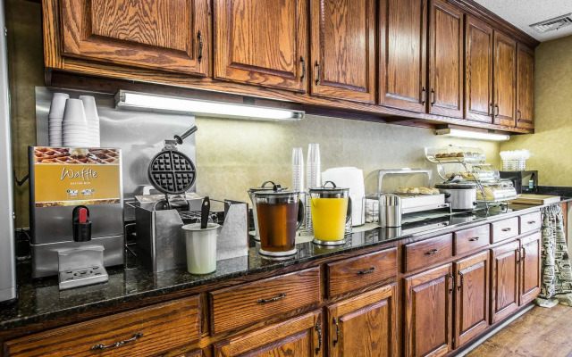 Quality Inn Bessemer I-20 exit 108