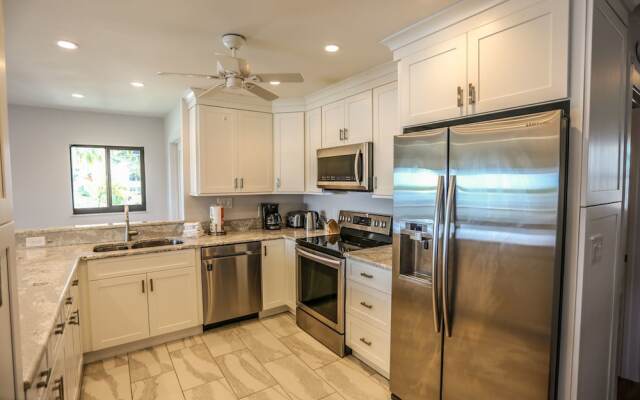 205 Bayview Ave. - M