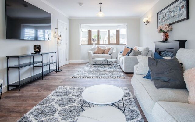 Highfield - 5 Bedroom Holiday Home - Pembroke Dock