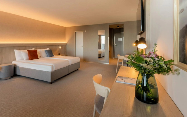 Victoria Hotel & Residence