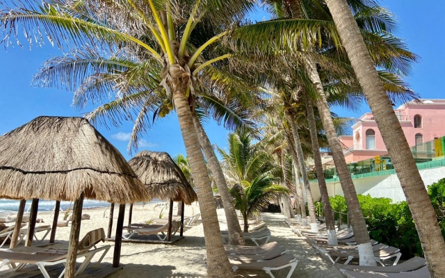 Hive Cancun by G Hotels