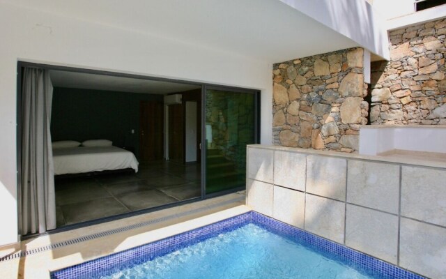Modern 7 Bedrooms Villa on Private Beach Access