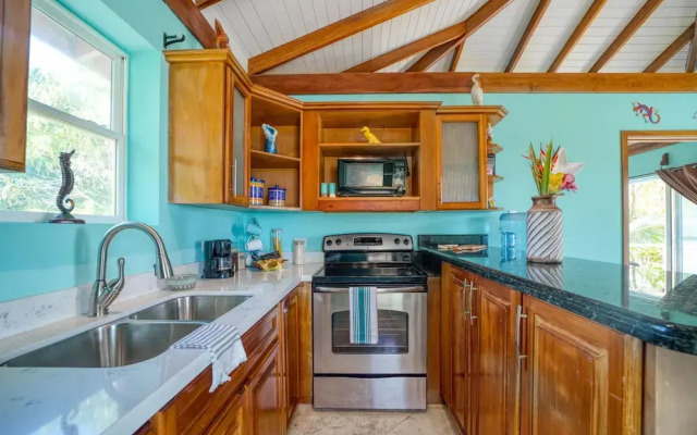Lucky Duck Villa - Private Beach Escape