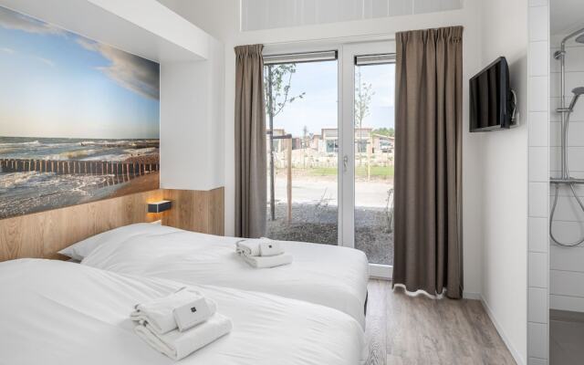 Detached Luxurious Lodge With Washingmachine, Near the Beach
