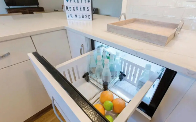 Wilmington Avenue 50 #102