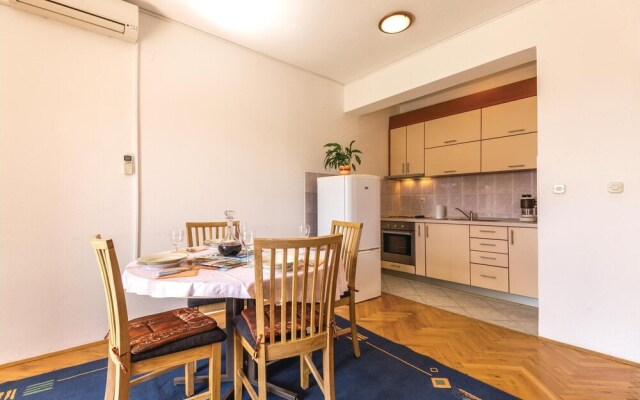 Amazing Home in Makarska With Wifi and 2 Bedrooms