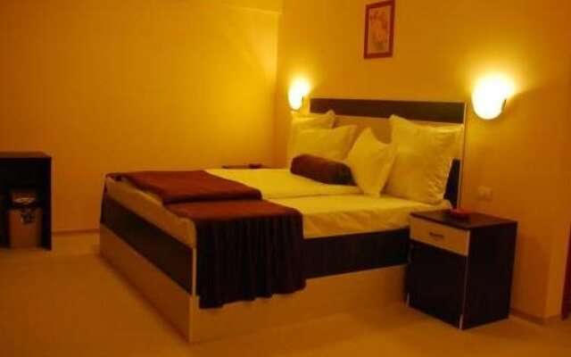 Nicky Hotel-sebes