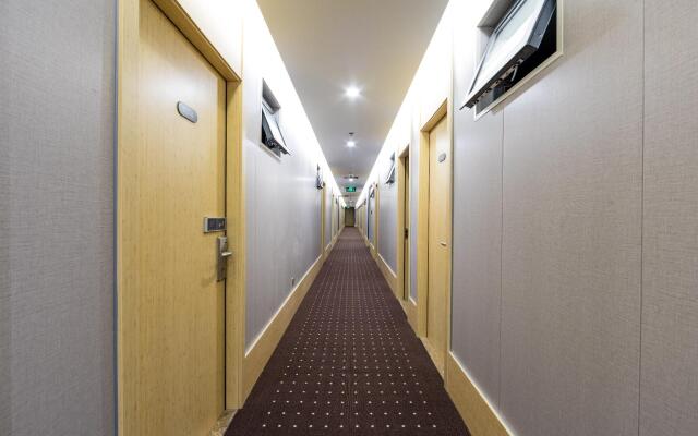 Hotel Holt	