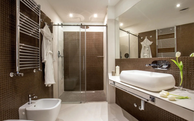 GCF Luxury Suites, Guest House