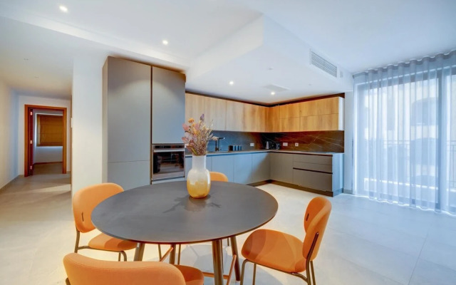 Luxury 2BR Apartment in Portomaso