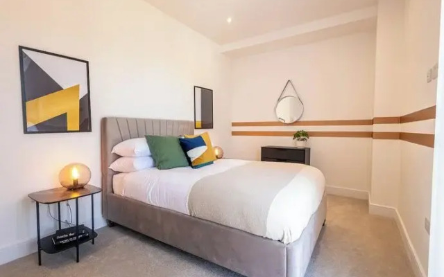 Modern Apts with Balcony in Mitcham