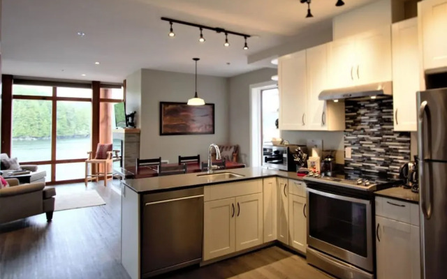 Whiskey Landing Lodge