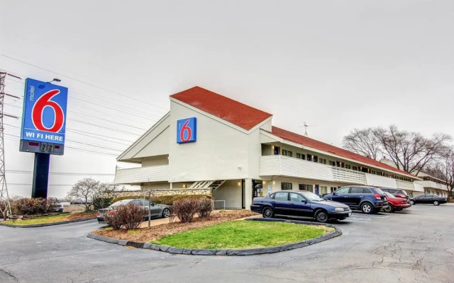 Motel 6 Florissant, MO