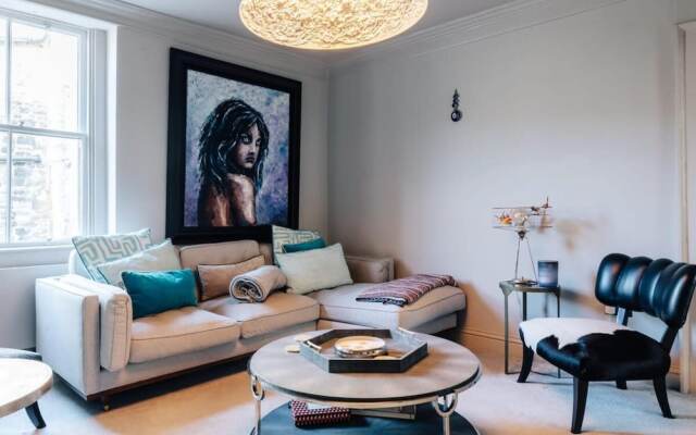 Modern Stylish Central Bath Apartment