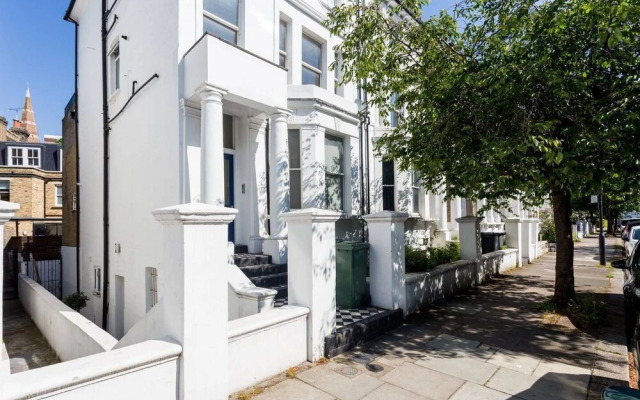 Delightful 2 bed Garden Flat in Shepherd's Bush
