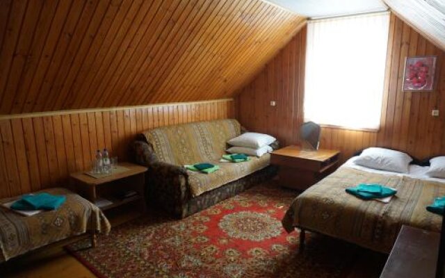Uyut Guest House