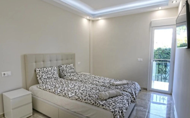 Beachfront Urb. Luxury Apartment 1
