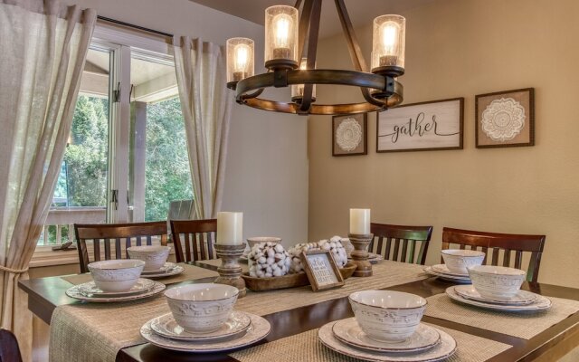 Deer & Doe by HoneyBearCabins