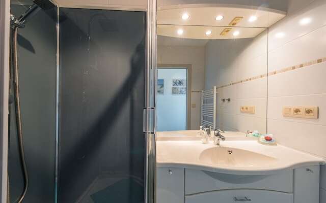 Apartment With sun Facing Terrace