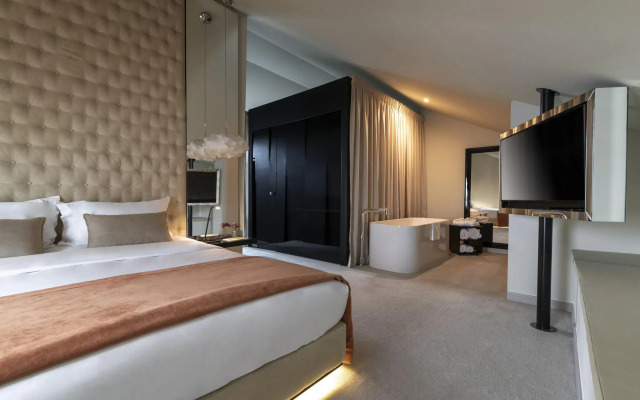 9Hotel Mercy