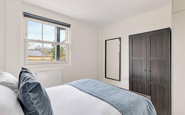 Sunny 2-bed Gem in Chiswick