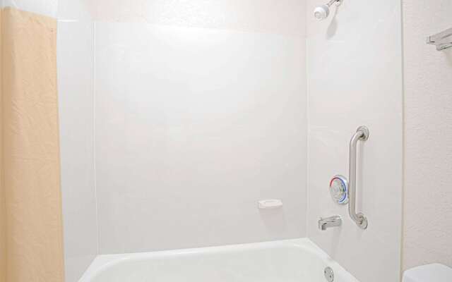 Days Inn by Wyndham Greenville