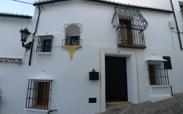 Salvatierra Guest House