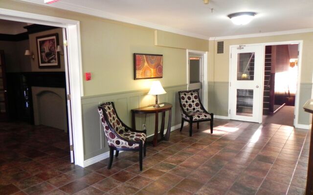 Harbourview Inn & Suites