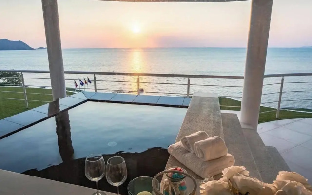 Ocean Beachfront Smart Unit