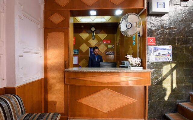 OYO 15765 Hotel Eve
