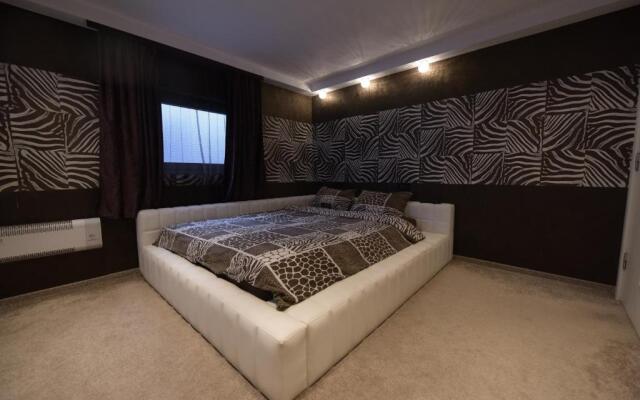 H & V Residence - Bungalow Apartment