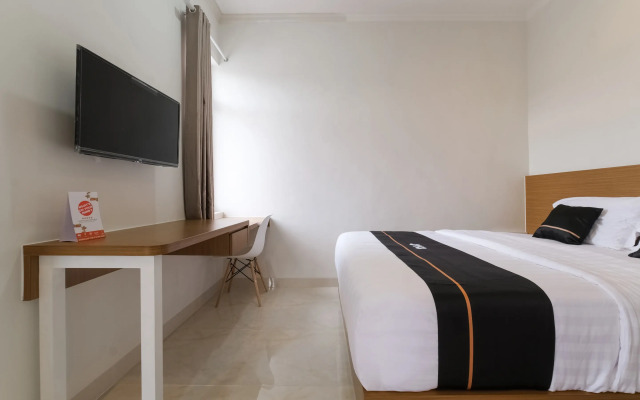 Super OYO Collection O 90023 Damar Kusumo Guest House