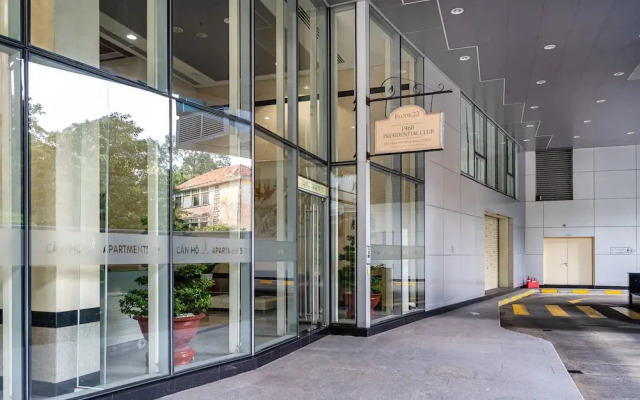 Salute de Sailing Tower - Palace Garden