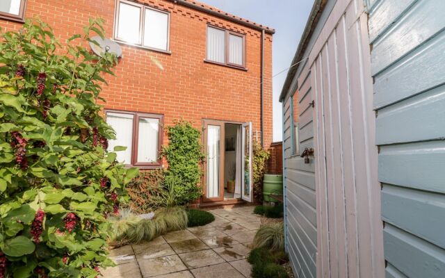 2 Waxham Court