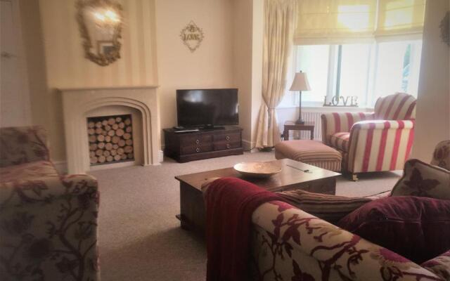 Fring House Apartment