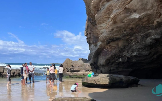 Caves Getaway - Pool and beach