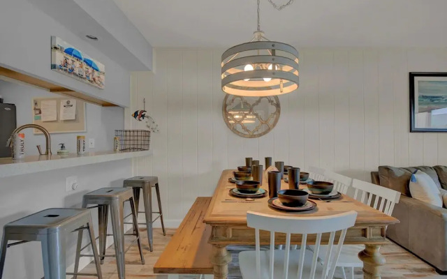 Fishermans Friend! - Coastal Condo - Views Await!