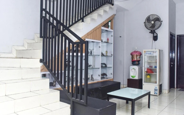 RedDoorz Syariah near Jalan Somba Opu