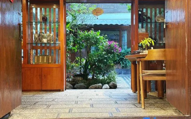 Lijiang Huanxiao Tuyuan LOL Inn