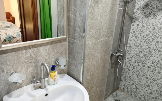 Artur's Poolside EXciting Rest house of 5 rooms