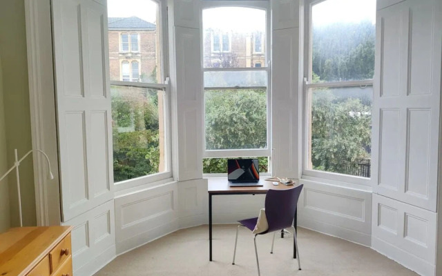 Serene 2 Bedroom Apartment in Clifton