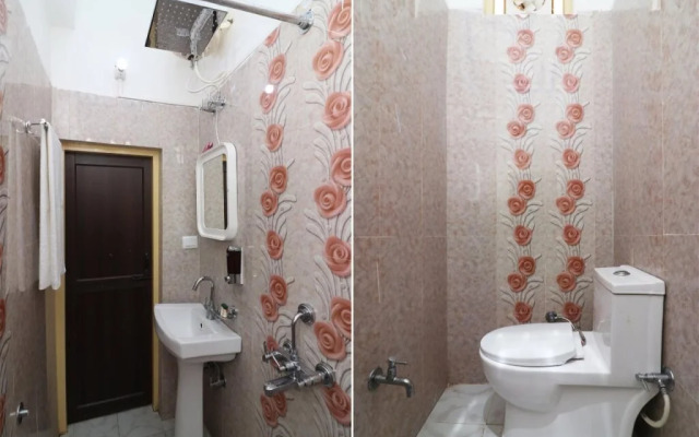 OYO 26832 Hotel Ratnodaya