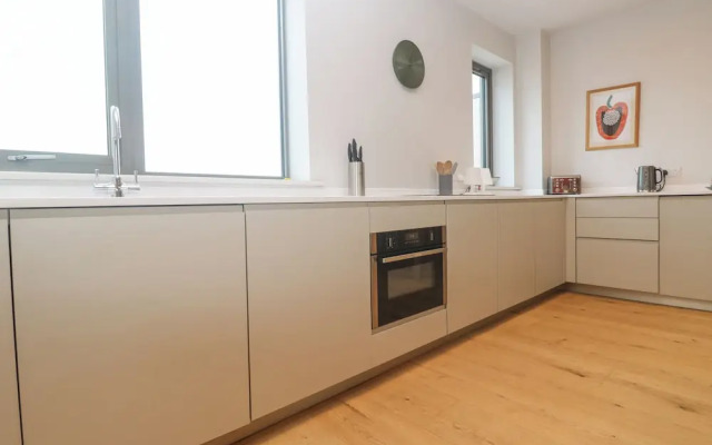 Villa 80