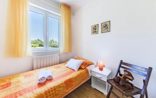 Amazing Apartment in Nedescina With 3 Bedrooms, Internet and Outdoor Swimming Pool
