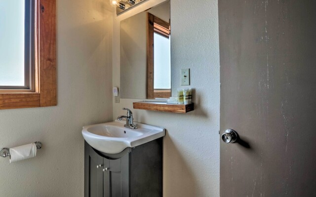 Burkesville Apt w/ Deck, Views & Pool Access!