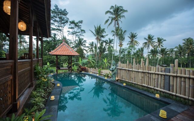 Kawan Antique Ubud Villa