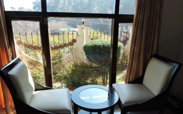 Hotel Travellers Paradise Naukuchiatal