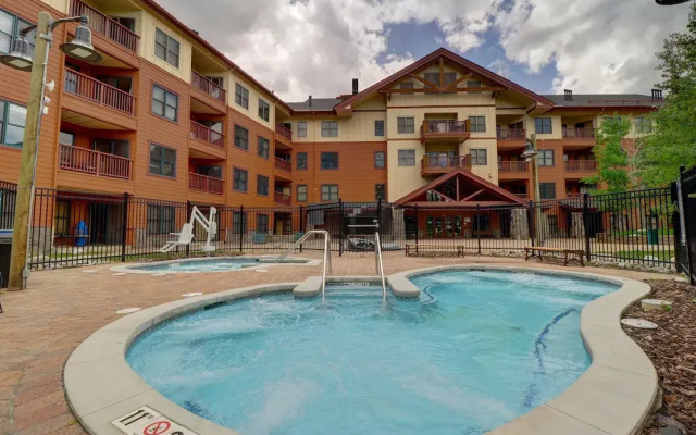 Newly Remodeled, Open Layout, with Incredible Views - CS302 by RedAwning