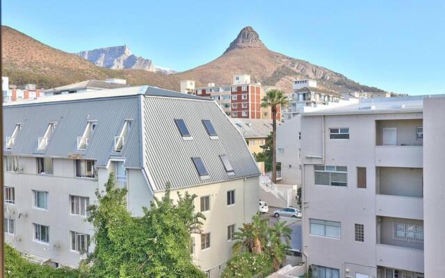 Sunny Apartment in SEA POINT right by PROMENADE